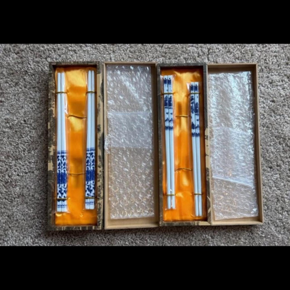 Blue and White Floral Patterned Chopsticks Set in Decorative Wooden Box 2 Pairs
